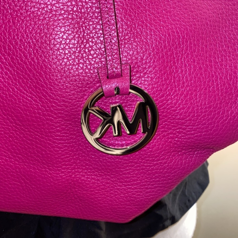 NWT Michael Kors Izzy fuschia large leather tote - Picture 3 of 6